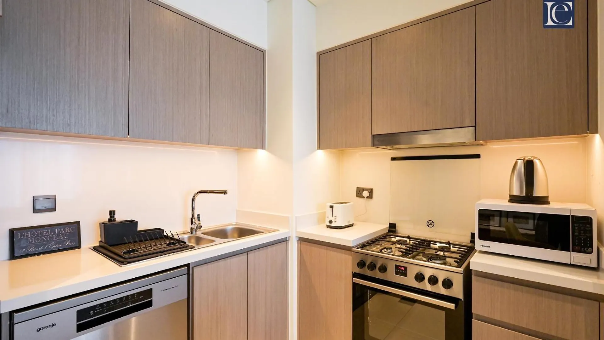 Stylish Downtown Dubai Stay Act 1 Act 2 Tower 1 Apartment