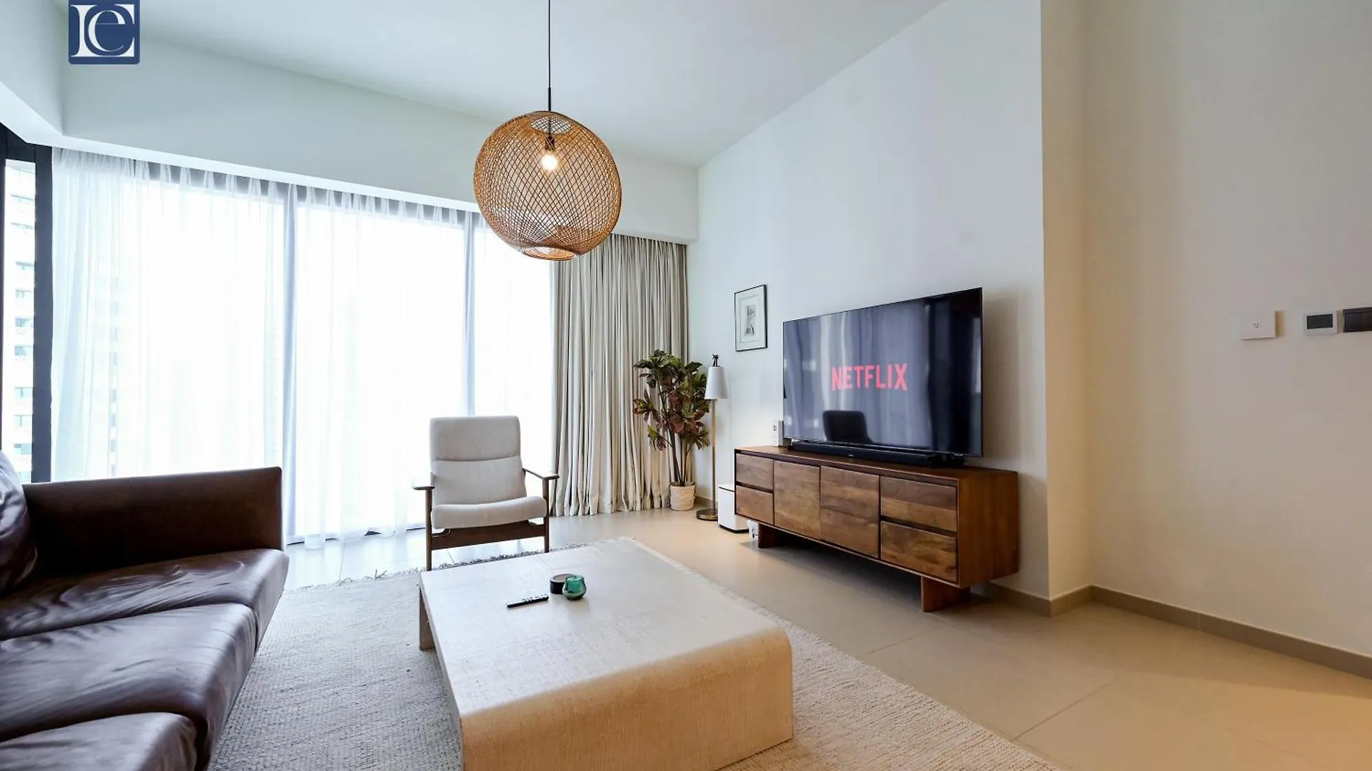 Stylish Downtown Dubai Stay Act 1 Act 2 Tower 1 0*,  Emirati Arabi Uniti